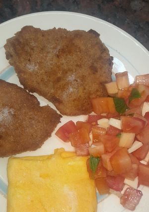 Una foto de Entre Vikingos y Elefantes: Mila de Peceto con Caprese y Colchón de Huevo 🇳🇴🇨🇮