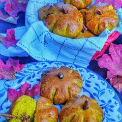 A picture of Paneer stuffed pumpkin dinner rolls.