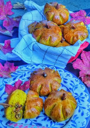 A picture of Paneer stuffed pumpkin dinner rolls.