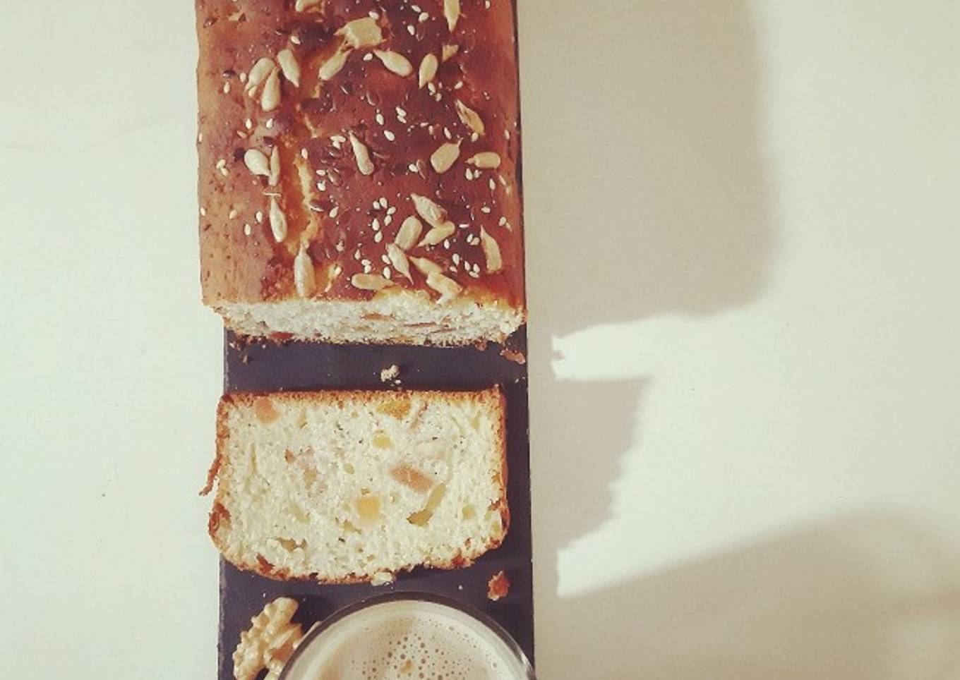 Cake brioché aux fruits secs et aux coings ☕