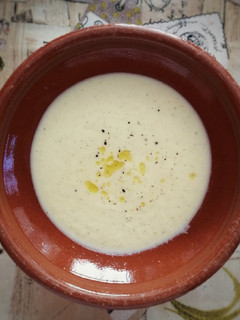 Una foto de Sopa fría de manzana y pepino