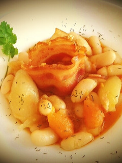 Una foto de Guiso de judías blancas con bacon