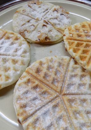 Una foto de Wafles (falsos) con discos de empanadas
