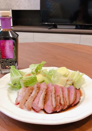 鴨胸沙拉佐巴薩米克醋 的食譜成品照片