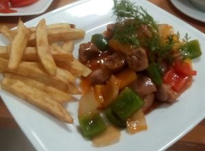 Hình của món Bò lúc lắc khoai tây chiên.