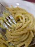 Spaghetti con crema de calabacín y almejas de conserva