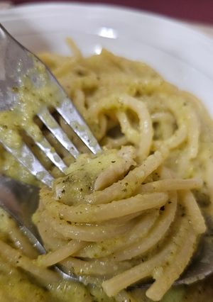Una foto de Spaghetti con crema de calabacín y almejas de conserva