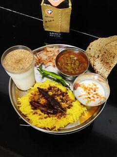 ખીચડી ( Khichdi Recipe in Gujarati રેસીપી મુખ્ય ફોટો