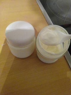 Una foto de Yogur griego con aroma de naranja