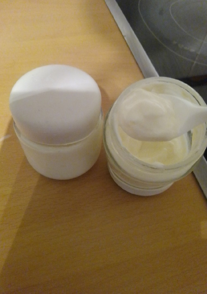 Una foto de Yogur griego con aroma de naranja