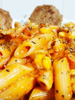 A picture of Orange Penne Pasta with Crispy Herb Bread.