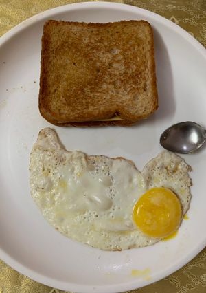 A picture of Cheese sandwich with bulls eye (kids platter).