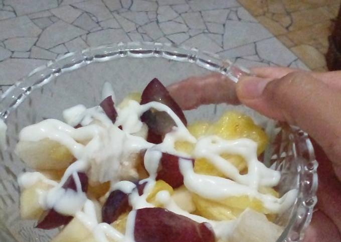 Simple Tropical Fruits Salad