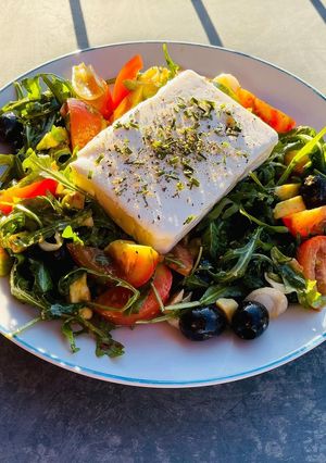 Foto di Insalata con feta e olive nere