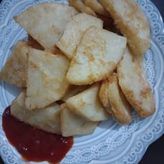 A picture of Golden yam and ketchup 😋.