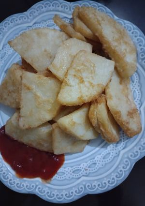 A picture of Golden yam and ketchup 😋.