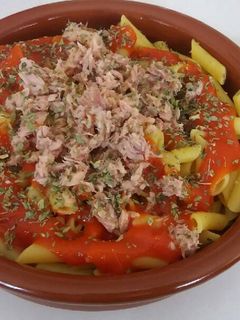 Una foto de Macarrones con atún