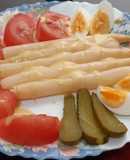 Ensalada con espárragos blancos y vinagreta de mostaza