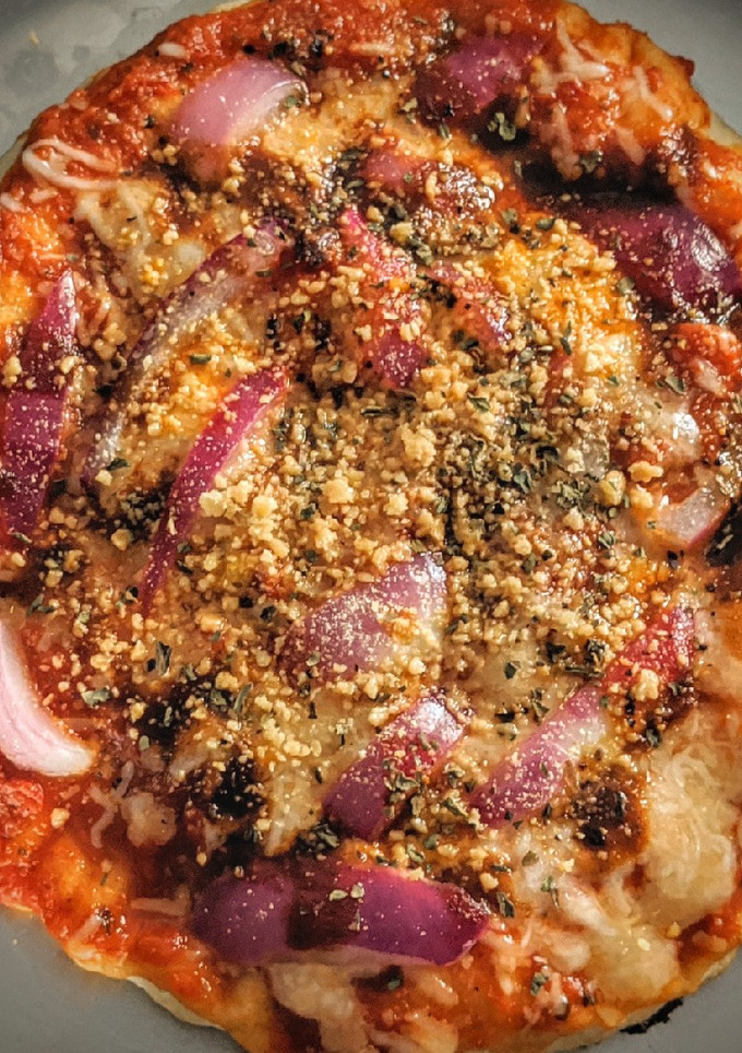A picture of Quick Pizza with Pita bread.
