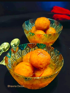 સુજી ગુલાબ જાંબુ (Suji Gulab Ja Recipe in Gujarati) રેસીપી મુખ્ય ફોટો