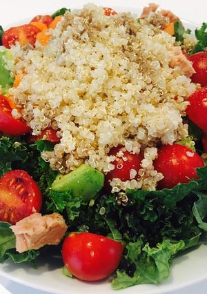 Una foto de Ensalada de kale con quinoa