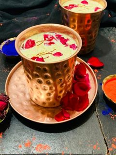 কেশরি বাদাম ঠান্ডাই(Keshari badam thandai recipe in bengali) রেসিপির প্রধান ছবি