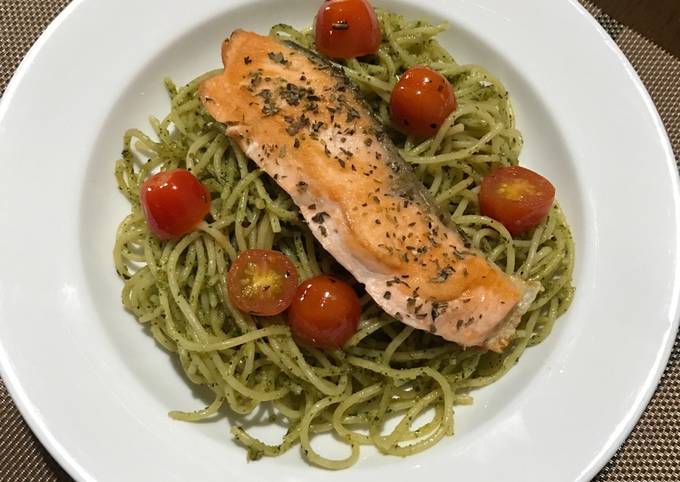 Resep Salmon pesto pasta oleh Nukiko - Cookpad