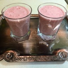 A picture of Strawberry and Banana smoothie 😍.