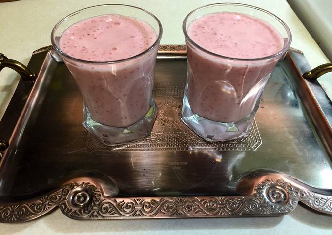 Easiest Way to Prepare Perfect Strawberry and Banana smoothie 😍