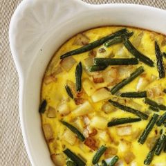 A picture of Tortilla with Potatoes and Green Beans.