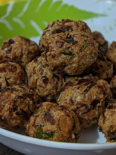 வெங்காய போண்டா (Venkaaya bonda recipe in tamil) செய்முறை முக்கிய புகைப்படம்