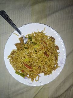 नूडल्स (noodles recipe in Hindi) रेसिपी मुख्य फोटो