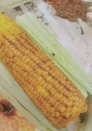 A picture of Chili butter corn on the cob.