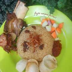 A picture of Nasi Kebuli Daging Sapi.