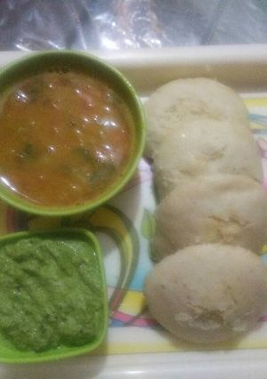 A picture of Brown rice idli.