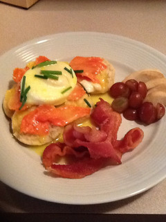 A picture of TRIPLE S EGGS BENIDICT.