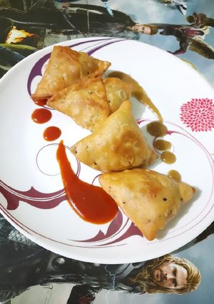 समोसा (samosa recipe in Hindi) रेसिपी मुख्य फोटो