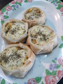 Una foto de Canastitas de choclo con salsa Blanca