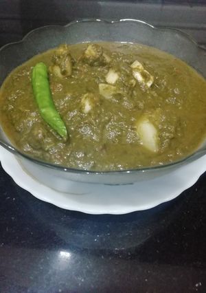 A picture of Potato & Spinach Curry.