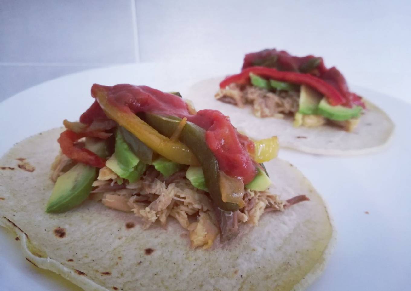 Tacos con carne del caldo