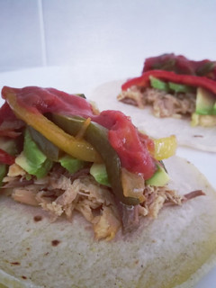 Una foto de Tacos con carne del caldo