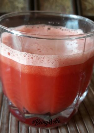 A picture of Fresh carrot juice.