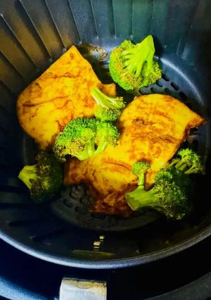 A picture of Air Fryer Grilled Chicken & Broccoli.