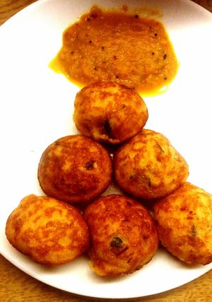 A picture of Adai kuzhi paniyaram with tomato-onion chutney.