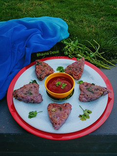 રતાળુ કટલેસ (Purple Yam Cutlet Recipe In Gujarati) રેસીપી મુખ્ય ફોટો