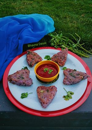 રતાળુ કટલેસ (Purple Yam Cutlet Recipe In Gujarati) રેસીપી મુખ્ય ફોટો