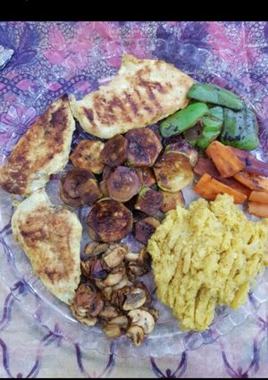 عکسی از دستور سینه مرغ همراه سبزیجات گریل شده 😍