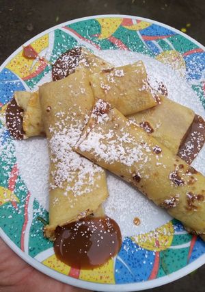Una foto de Panqueques rellenos de dulce de leche delicioso 😋
