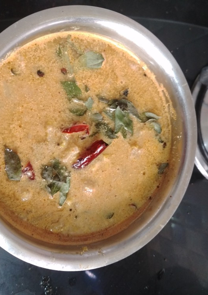 வாழைத்தண்டு மூங்தால் அரைச்சுவிட்ட கூட்டு செய்முறை முக்கிய புகைப்படம்
