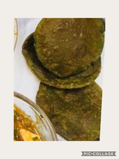 पालक आलू पूरी(palak aloo puri recipe in hindi) रेसिपी मुख्य फोटो